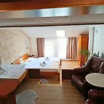 & Pool Prestige Ivica Aparthotel