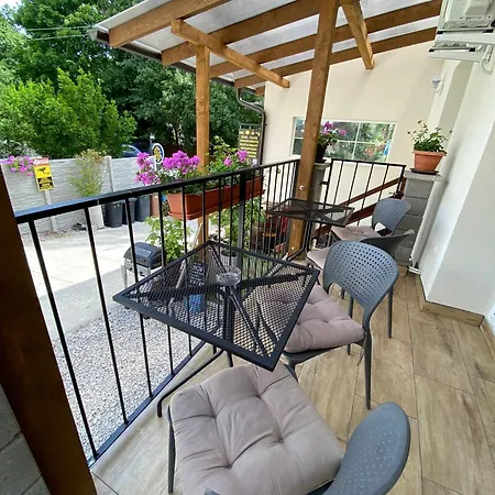 & Pool Prestige Ivica Апарт-отель Марианка