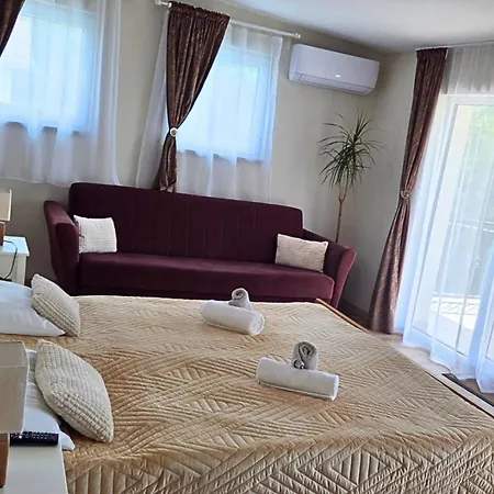 Aparthotel & Pool Prestige Ivica 3*